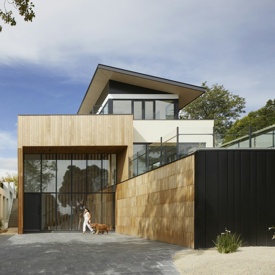 Casa contemporánea integrada al paisaje